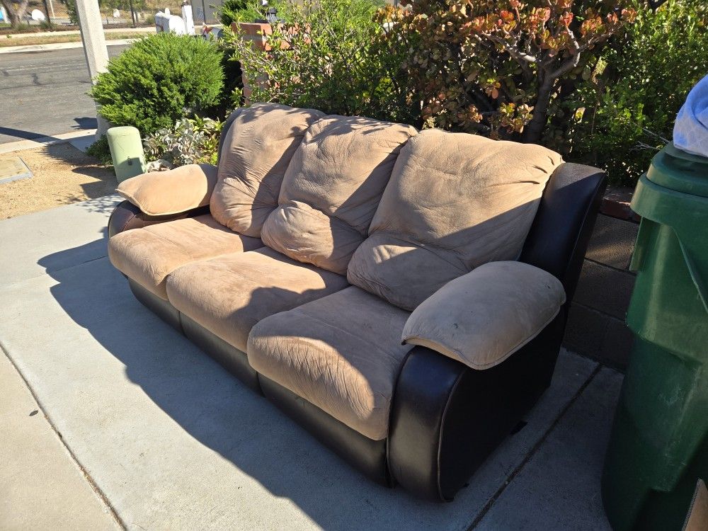 Sofa Sleeper Couch (Free)