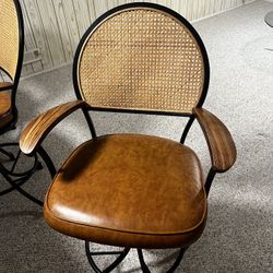 4 Bar Stools 