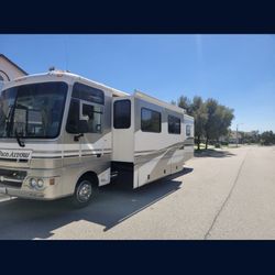 2002 Fleetwood Pace Arrow Motorhome 