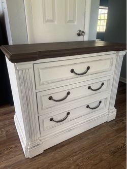 Beautifully refurbished Buffet/sideboard/Dresser solid wood