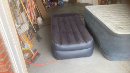 Inflatable beds