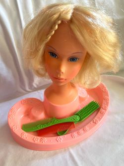Vintage Barbie beauty center