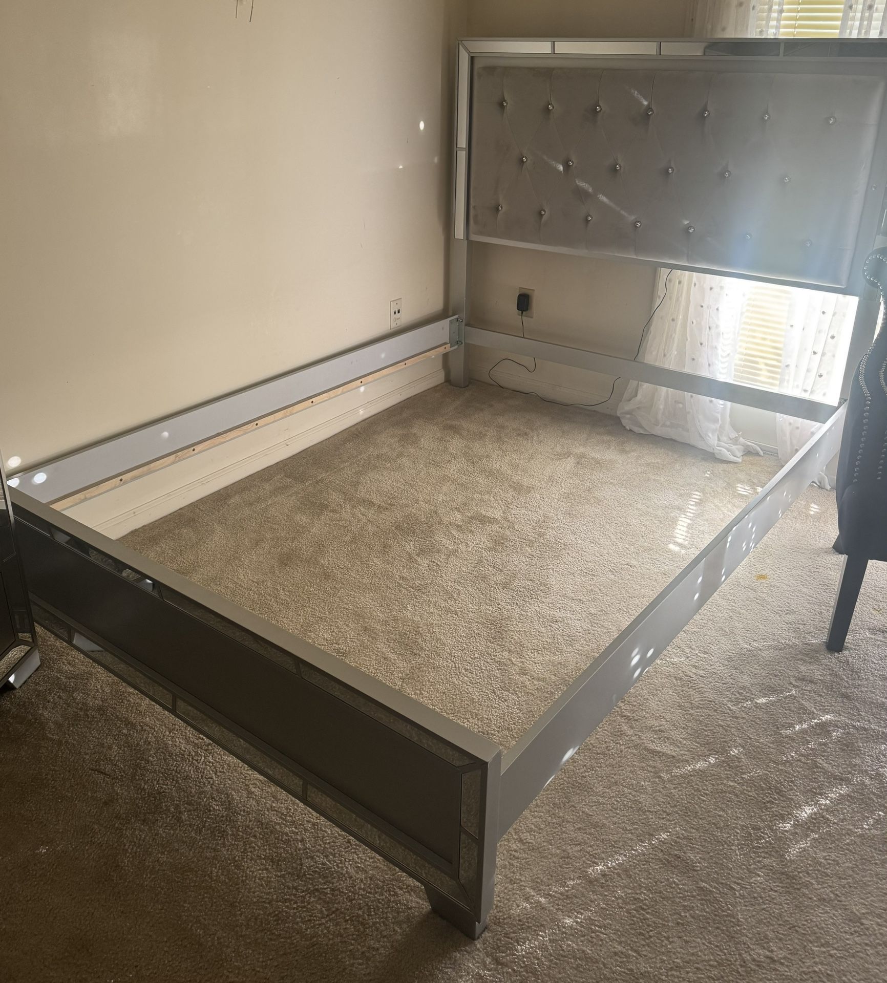 Brand New Bedroom Set !