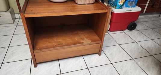 Shelf / TV stand