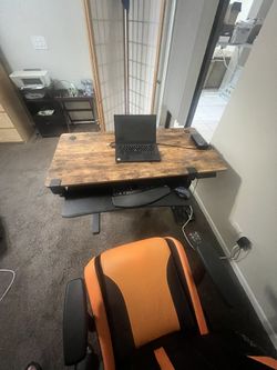 Computer Work Station/Desk w/height adjustment