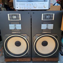 Mitsubishi Da-R20 Reciver/ Mitsubishi SS-152 Pair Of Speakers