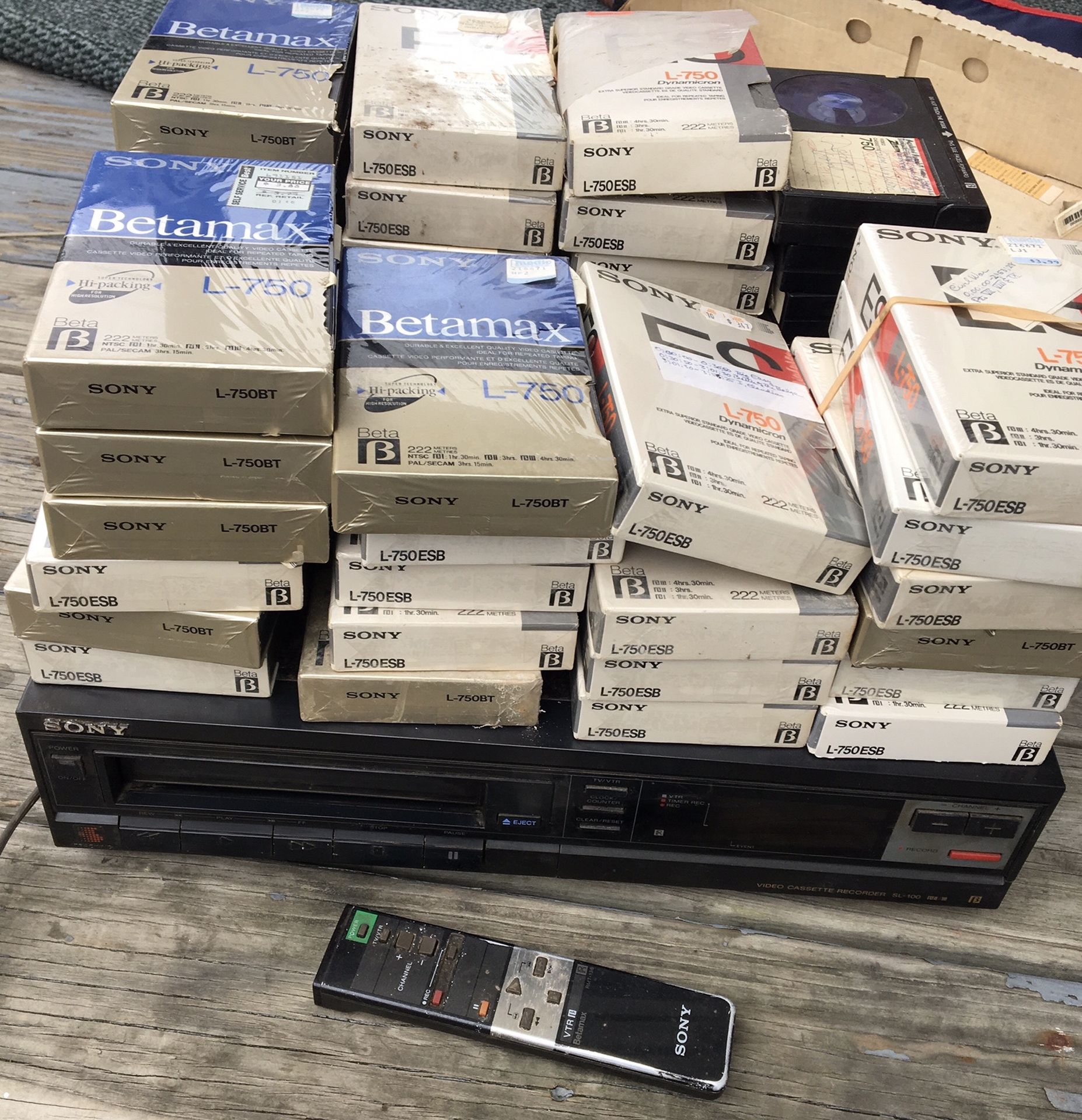 Sony Betamax SL-100 5.6MZ Highband W/ Remote + 50 Betamax Tapes