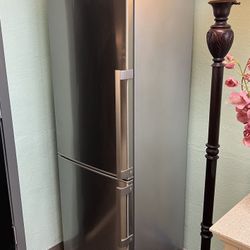Summit Professional Fridge Freezer 10.8 Cubic Feet