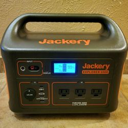 Jackery Explorer 1000 Solar Generator