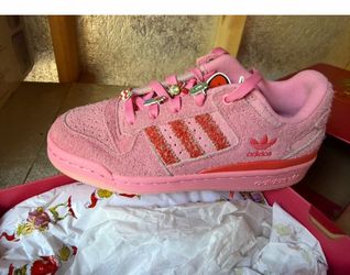 4 pairs of shoes all new