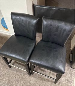 SAFAVIEH Seth Black Croc Counter Stools (2) - 18.7" x 23.2" x 36"