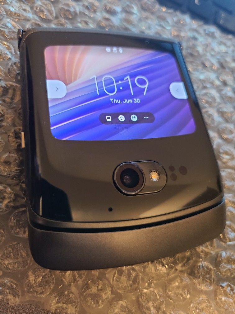 Flawless Tmobile/metro pcs Motorola Moto Razr 5g 256gb FLIP Phone