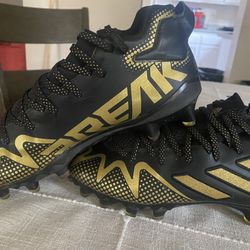 Adidas Cleats  Size 7,5