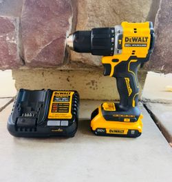DeWalt Tools DCD799 Cordless Hammerdrill/Drill Driver + 2AH Battery, 20v Charger New