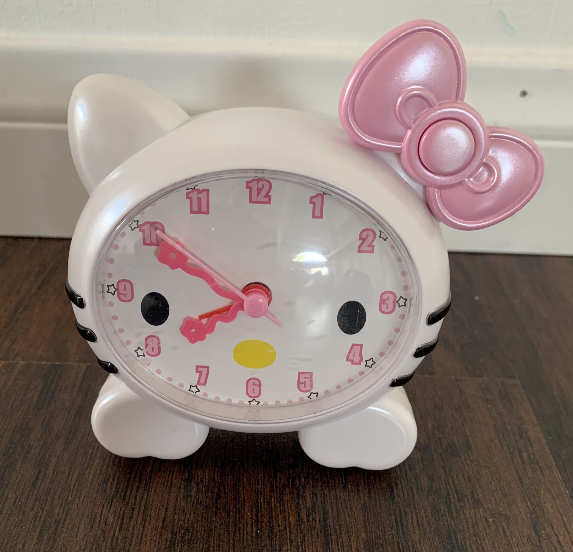Hello kitty alarm clock ⏰