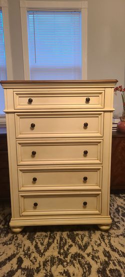 Beautiful chest of drawers in antiquate color