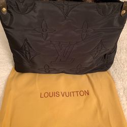 Louis Vuitton LV Pillow OnTheGo GM handbag