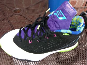Boys size 6 Jordans