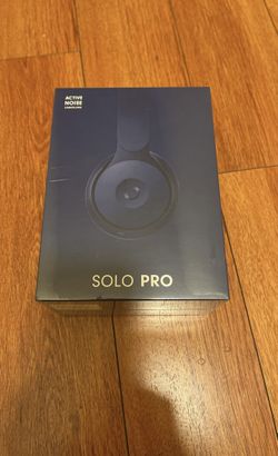 Brand new Beats by Dre Solo Pro wireless headphones limited edition color blue
