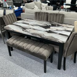 Beautiful Brown 6pc. Dinning Table 😍🤎