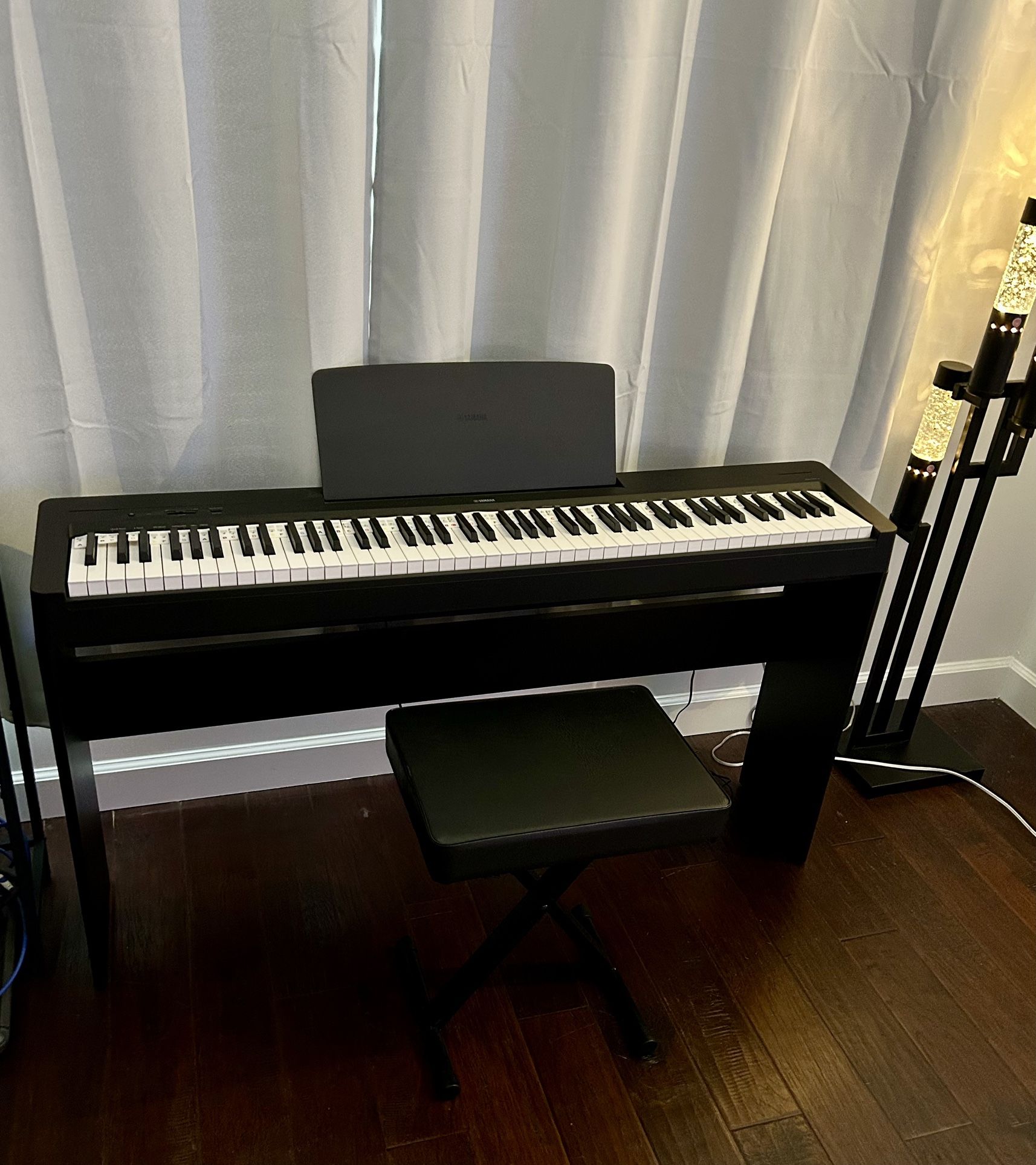 YAMAHA P-143 DIGITAL KEYBOARD W/STAND AND CHAIR