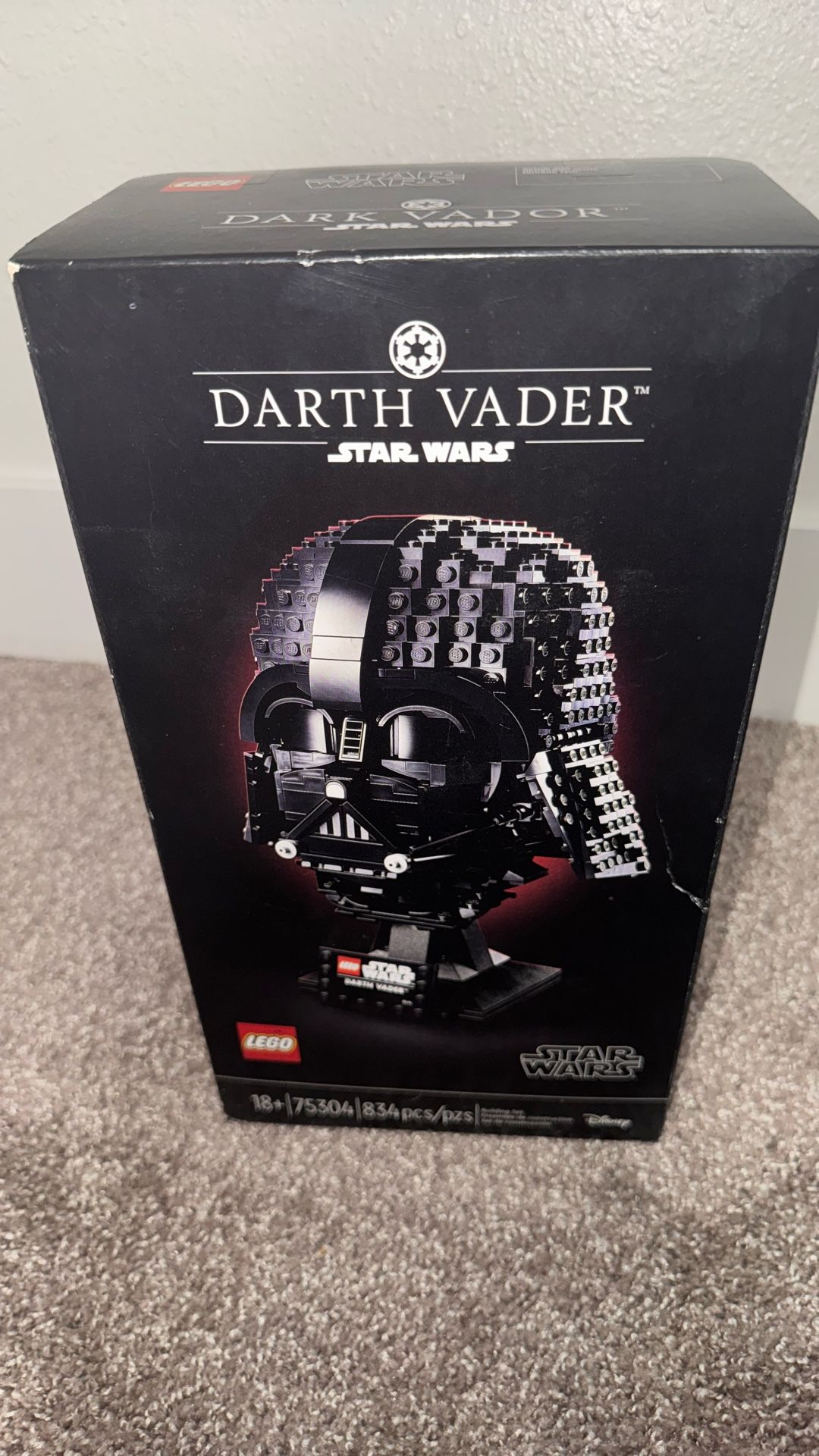 *unopened*LEGO Star Wars Darth Vader Helmet Set (75304)