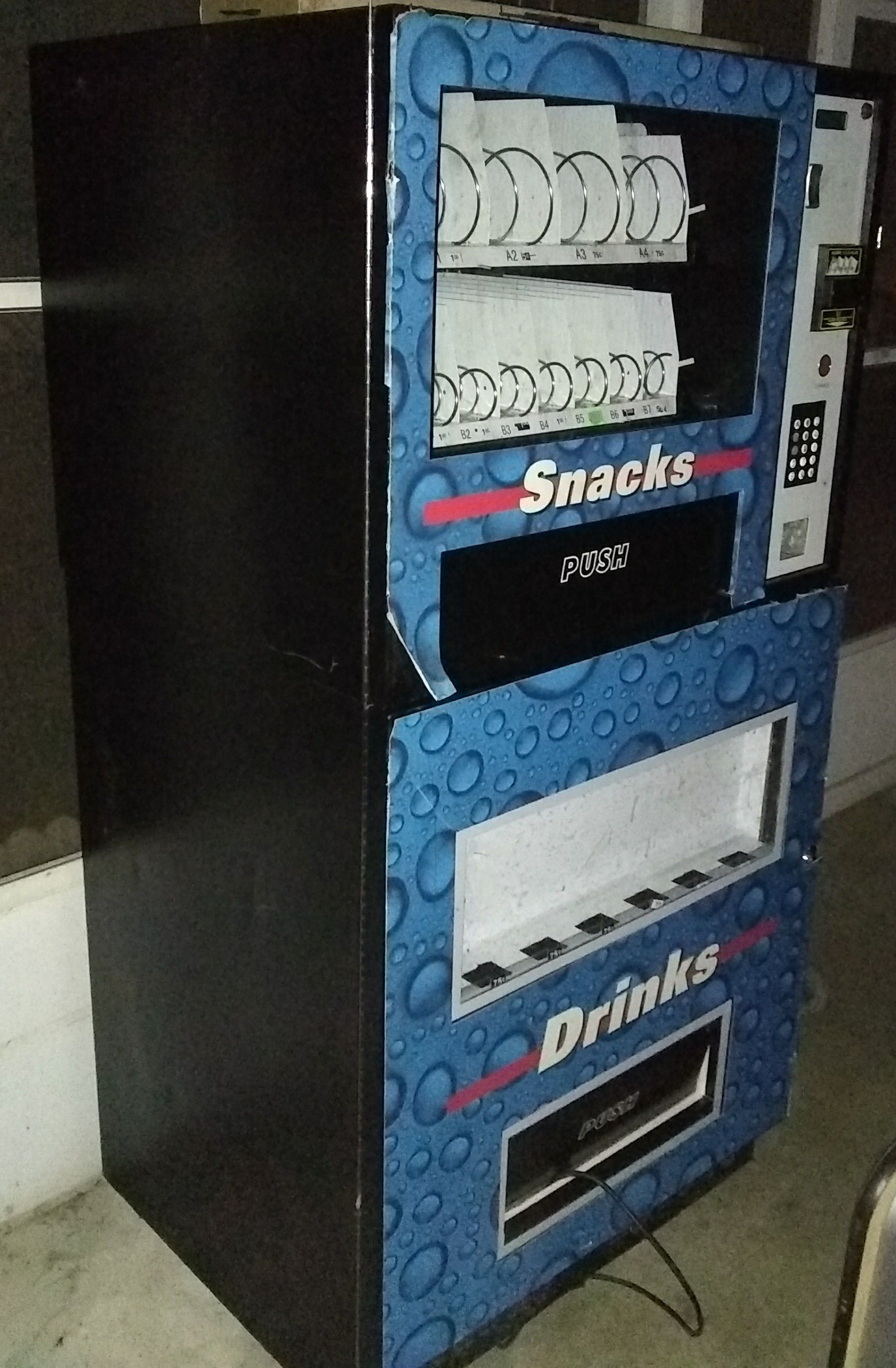 Genesis go 127 &137 vending machine combo for Sale in Lewes, DE OfferUp