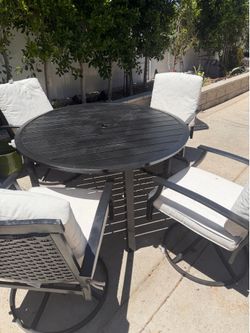 5 pc swivel chairs and patio table