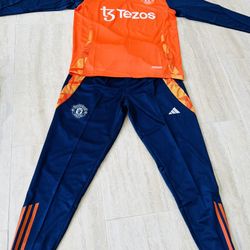 Manchester United soccer Training Kit Size M