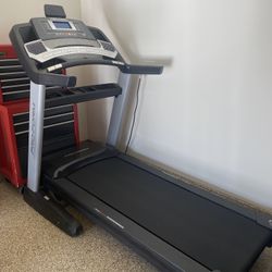 Proform Pro 2000 Treadmill In Excellent Condition