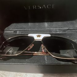 Like new condition Versace Men’s Gold Luxury Sunglasses