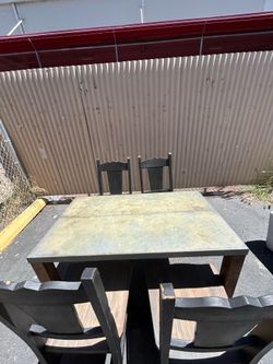Dining table set excellent condition - delivery 🚚