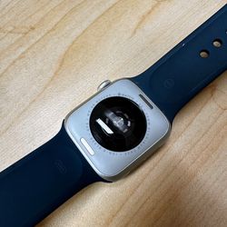Apple Watch SE 2nd Generation 40mm $180 OBO