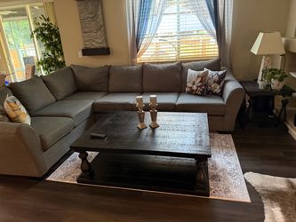 L- shape couch with 4 pillows