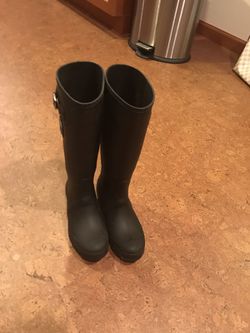 Rain boot size 8
