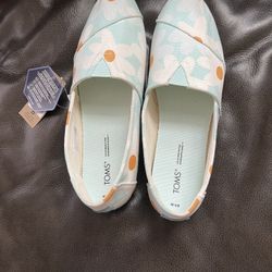 Toms Shoes