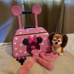 Minnie Mouse carry case with puppy and accessories