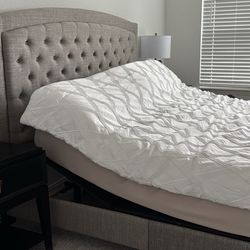 King Bed + Adjustable Base (mattress not included) 