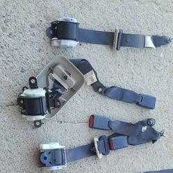 Rear seat belts on the 2009-2014 Nissan Murano