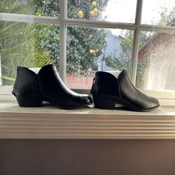 Journee Women’s Livvy Size 7 - NEW 