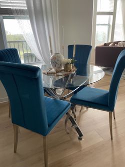 GORGEOUS BLUE GLASS DINNING TABLE