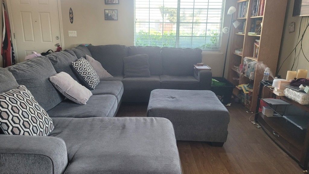 Sectional Couch Set! Selling For A Friend