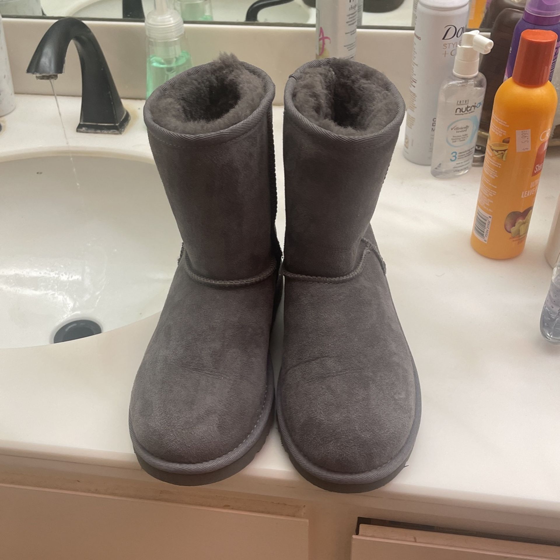UGGS