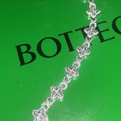 van cleef diamond  bracelet 