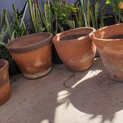 4 terracota pots