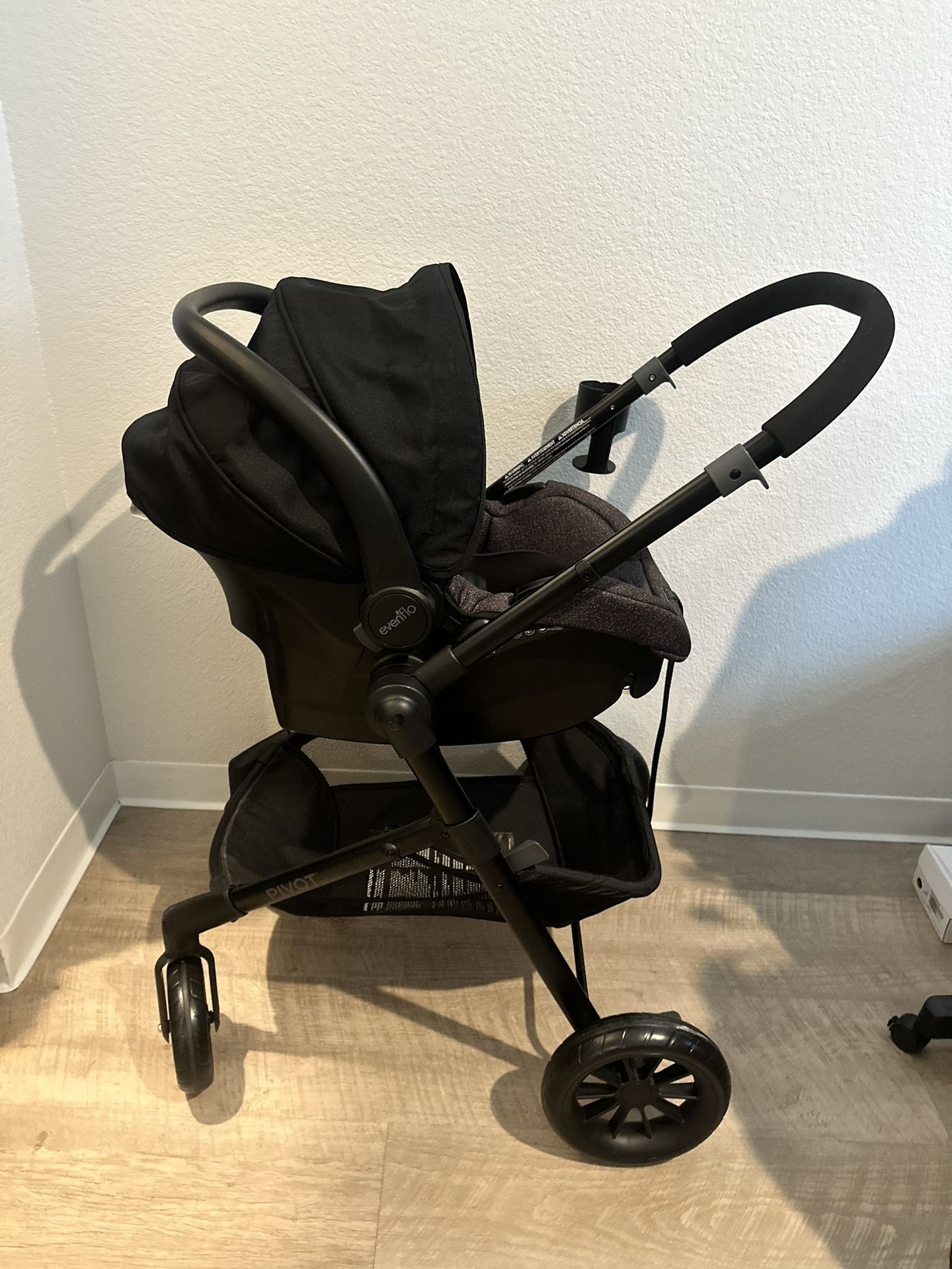 Evenflo Pivot stroller 