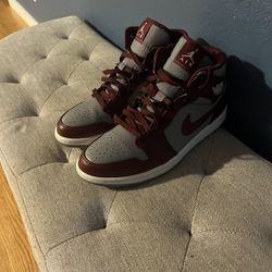 2022 Air Jordan 1 Mid 'Cherrywood Red