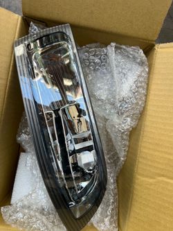 Right side Fog light Toyota sienna 2004 to 2005