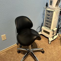 Saddle Adjustable Chair
