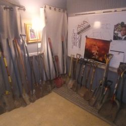 (41) SHOVELS FROM COMMERCIAL GRADE TO STANDARD GARDEN USE